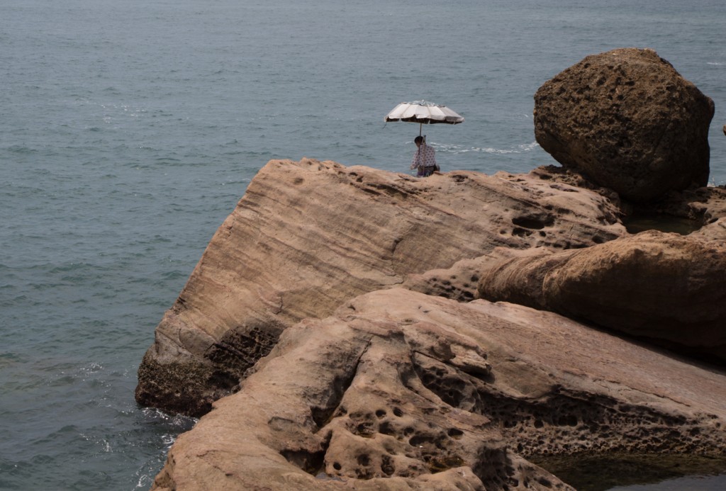 Jiufen Fishing while on Phone
