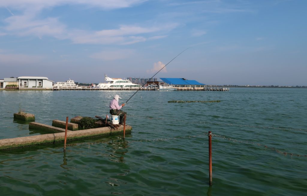 Kunming Dianchi Lake Fishing Green Water